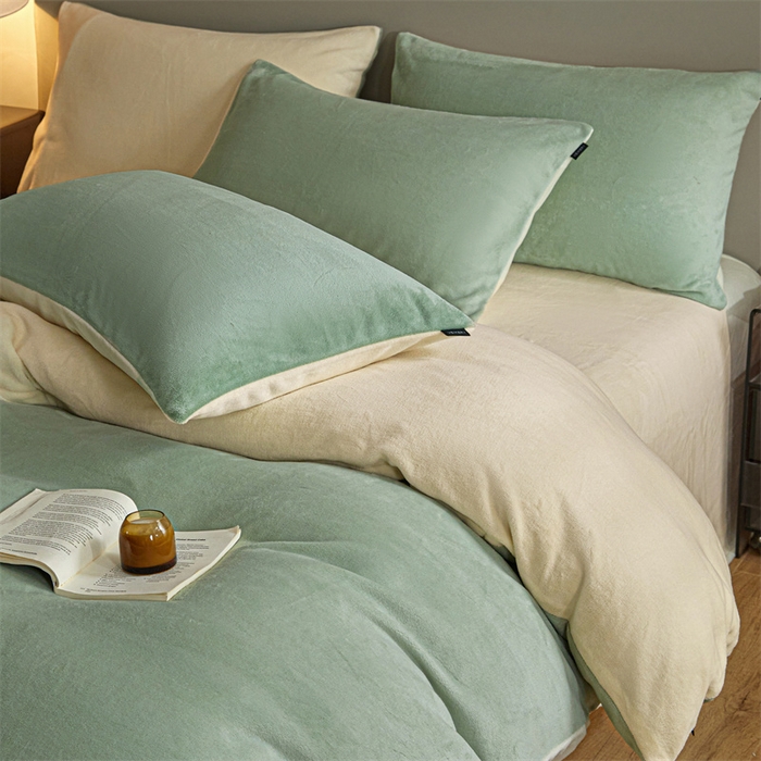 91家纺网 家纺一手货源 找家纺 启程家纺 2024新款A类加厚230克纯色双拼牛奶绒四件套 草绿+奶黄