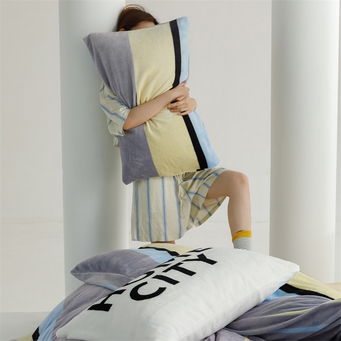 91家纺网 家纺一手货源 找家纺 2025新款小清新双面牛奶绒四件套 简约条纹