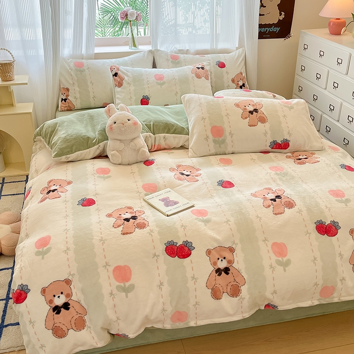 91家纺网 家纺一手货源 找家纺 慕澄家纺 2024新款小清新可爱印花牛奶绒加厚保暖四件套 草莓小熊