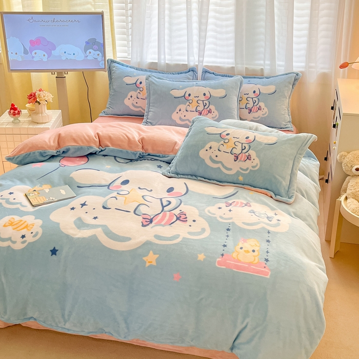 91家纺网 家纺一手货源 找家纺 金爱家 2024新款三丽鸥大版加厚牛奶绒四件套-第二批 云朵玉桂狗