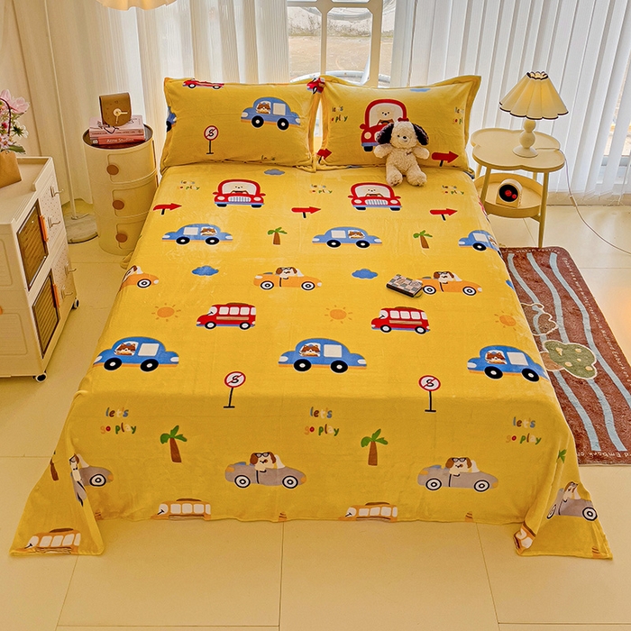 91家纺网 家纺一手货源 找家纺 名兮家居 2024新款时尚卡通风高克重牛奶绒床单-盖毯 汽车派对