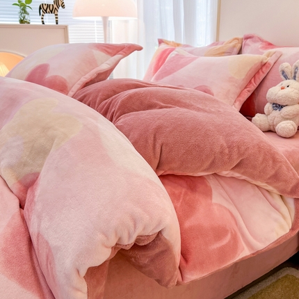 91家纺网 家纺一手货源 找家纺 （总）寐居家纺 2024新款A类小清新牛奶绒印花四件套