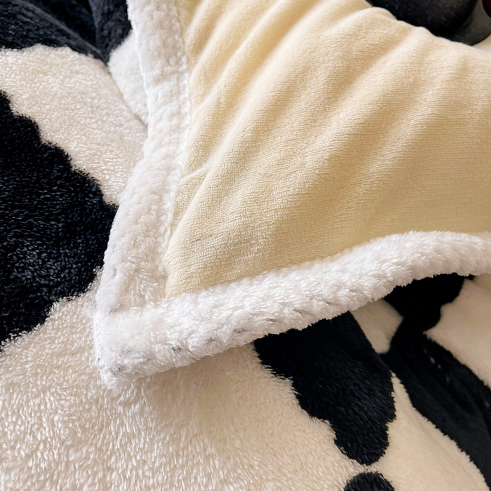 91家纺网 家纺一手货源 找家纺 2024新款A类北极绒格子-条纹系列宽包边加厚被套（暖光图） 棋盘格-黑白