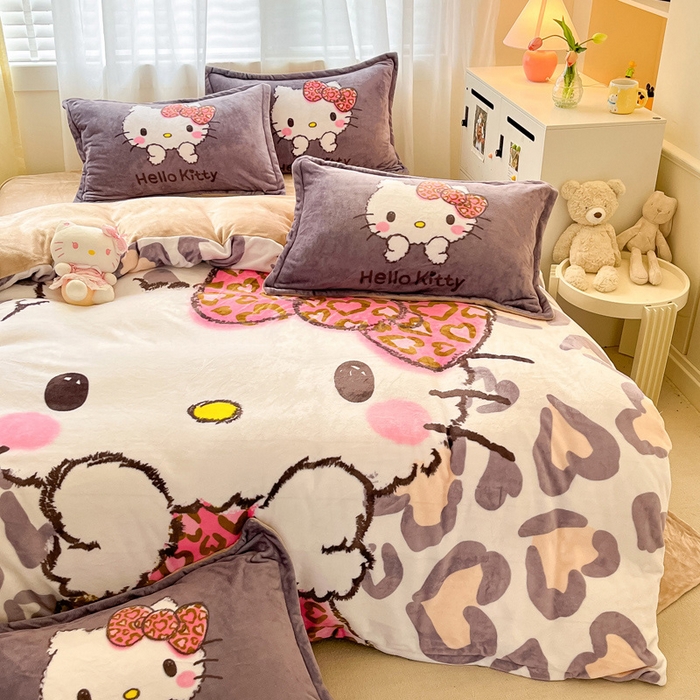 91家纺网 家纺一手货源 找家纺 金爱家 2024新款三丽鸥大版加厚牛奶绒四件套-第二批 咖啡豹纹kt