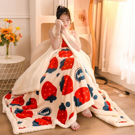 91家纺网 家纺一手货源 找家纺 2025新款毛毯AB版牛奶绒+羊羔绒毯子复合多功能午睡毯 草莓-兰