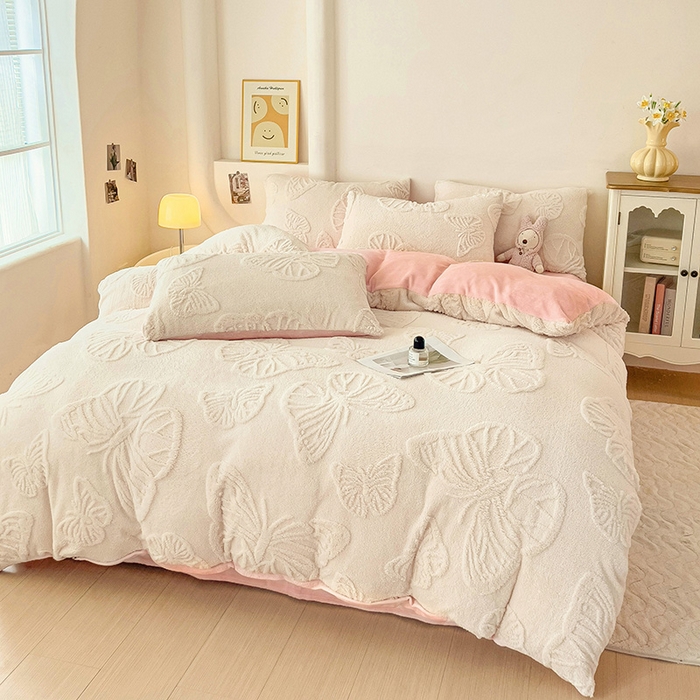 91家纺网 家纺一手货源 找家纺 梦之岛 2024新款高克重提花雕花牛奶绒四件套 蝴蝶公主-白粉