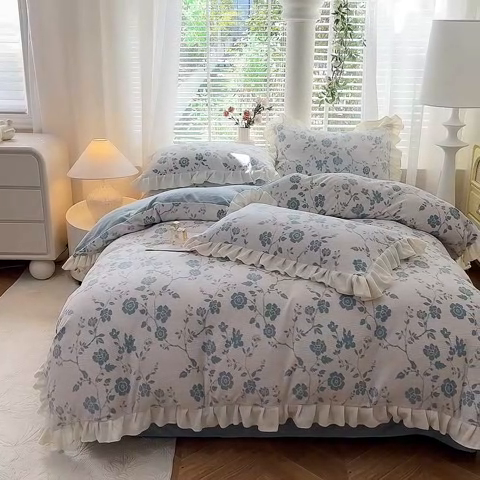 91家纺网 家纺一手货源 找家纺 大麦家纺 204新款高克重雕花牛奶绒四件套-爱丽丝 爱丽丝-天蓝
