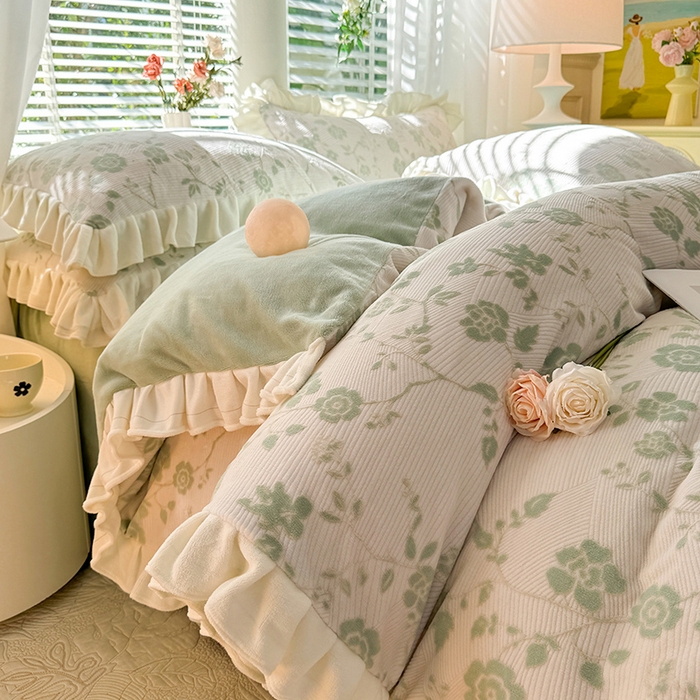 91家纺网 家纺一手货源 找家纺 大麦家纺 204新款高克重雕花牛奶绒四件套-爱丽丝 爱丽丝-浅绿