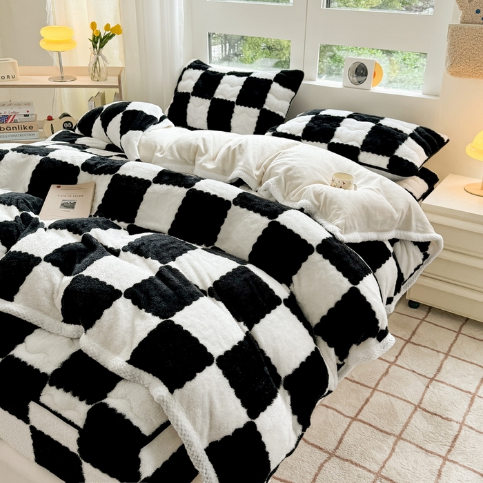 91家纺网 家纺一手货源 找家纺 2024新款A类北极绒格子-条纹系列宽包边加厚被套（自然光图） 棋盘格-黑白