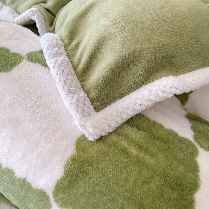 91家纺网 家纺一手货源 找家纺 2024新款A类北极绒格子-条纹系列宽包边加厚被套（暖光图） 棋盘格-豆绿