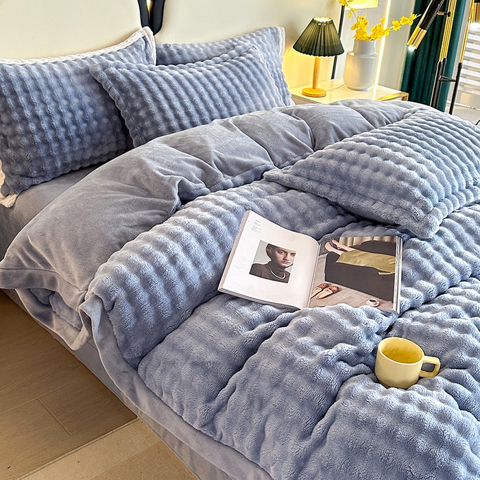 91家纺网 家纺一手货源 找家纺 芸锦豪 2024新款仿兔毛小泡泡兔兔绒兔毛绒四件套 湖兰