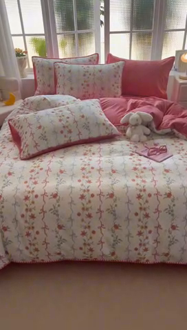 91家纺网 家纺一手货源 找家纺 2025新款三角针贝壳边棉加牛奶绒工艺款四件套 花蔓