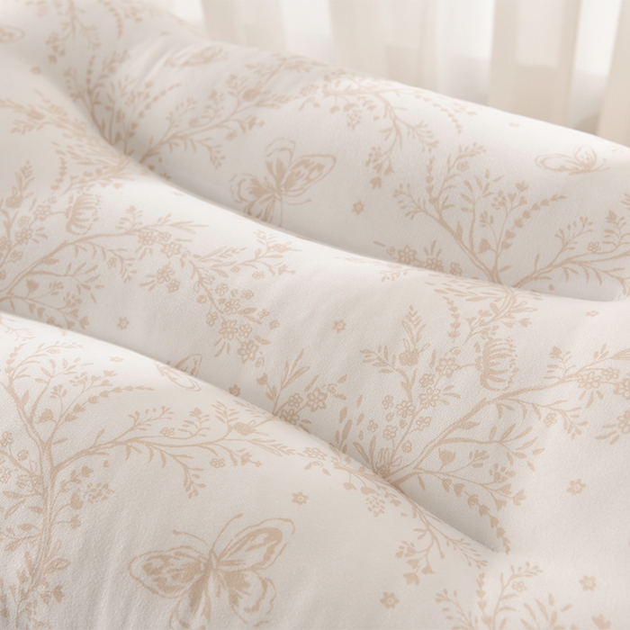 91家纺网 家纺一手货源 找家纺 圣楚家纺 2024新款云朵护颈枕枕头枕芯45*60cm 逐风