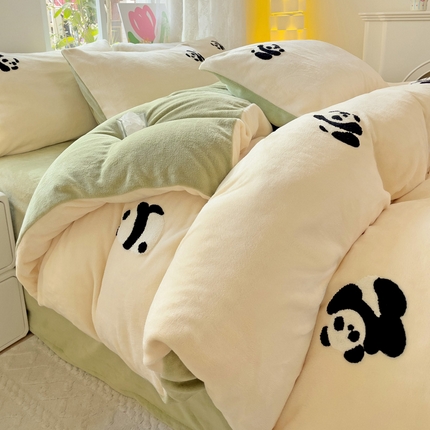 寐居家纺 2024新款纯色牛奶绒毛巾绣四件套 呆萌熊猫-奶油绿