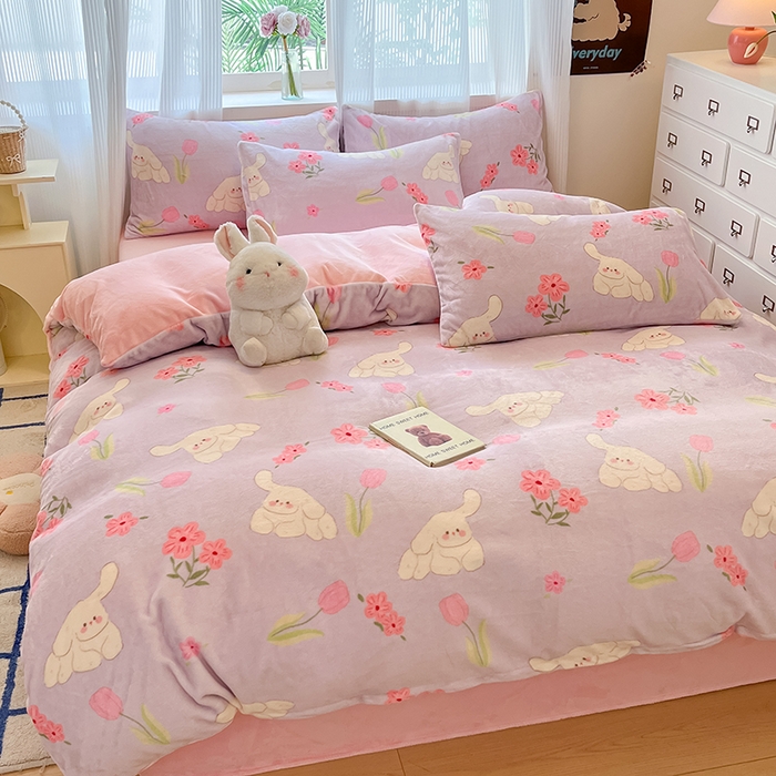 91家纺网 家纺一手货源 找家纺 慕澄家纺 2024新款小清新可爱印花牛奶绒加厚保暖四件套 花丛嬉戏