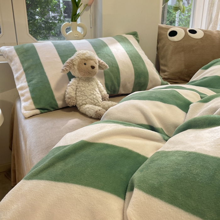 91家纺网 家纺一手货源 找家纺 寐居家纺 2024新款大眼条纹牛奶绒毛巾绣四件套 荷尔蒙