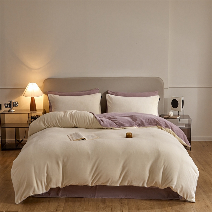 91家纺网 家纺一手货源 找家纺 启程家纺 2024新款A类加厚230克纯色双拼牛奶绒四件套 奶油黄+香芋紫