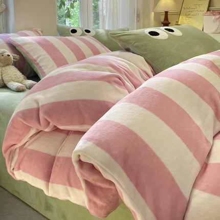 91家纺网 家纺一手货源 找家纺 寐居家纺 2024新款大眼条纹牛奶绒毛巾绣四件套 甜心