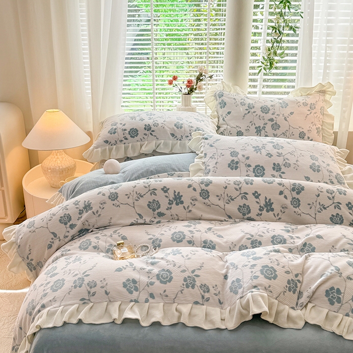 91家纺网 家纺一手货源 找家纺 大麦家纺 204新款高克重雕花牛奶绒四件套-爱丽丝 爱丽丝-天蓝