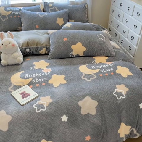 91家纺网 家纺一手货源 找家纺 慕澄家纺 2024新款小清新可爱印花牛奶绒加厚保暖四件套 星星月亮