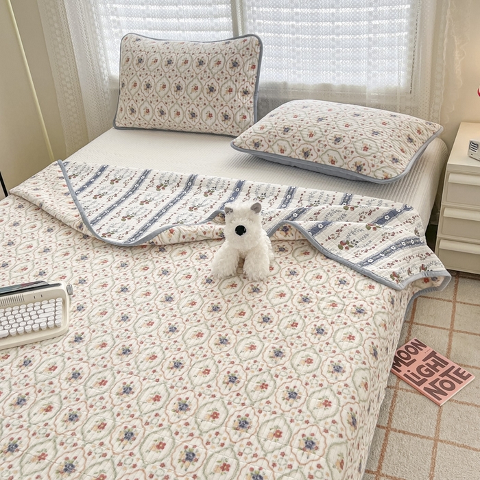 91家纺网 家纺一手货源 找家纺 茉夕家纺 2024新款奶芙纯棉印花牛奶绒水洗床盖 奶芙-春暖花开