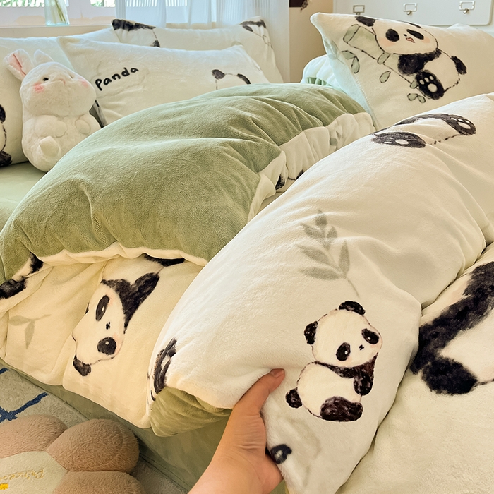 91家纺网 家纺一手货源 找家纺 慕澄家纺 2024新款小清新可爱印花牛奶绒加厚保暖四件套 小熊猫