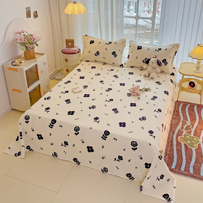 91家纺网 家纺一手货源 找家纺 名兮家居 2024新款时尚卡通风高克重牛奶绒床单-盖毯 花溪