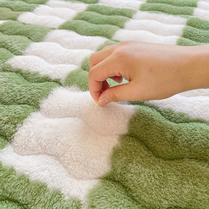 91家纺网 家纺一手货源 找家纺 2024秋冬加厚床垫床褥子北极绒印花泰迪绒床褥床护垫三件套-160g夹棉 棋盘格-豆绿