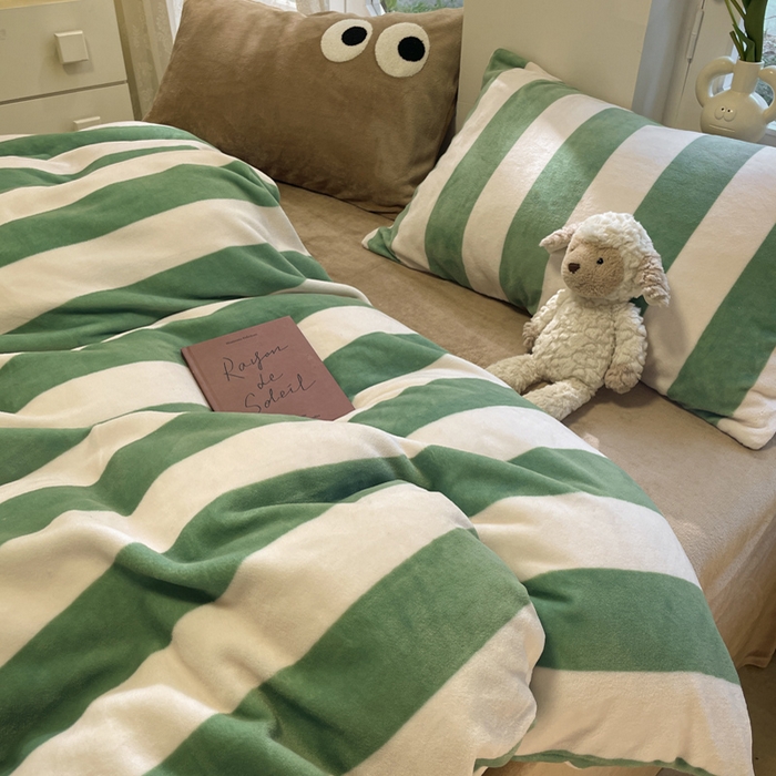 91家纺网 家纺一手货源 找家纺 寐居家纺 2024新款大眼条纹牛奶绒毛巾绣四件套 荷尔蒙