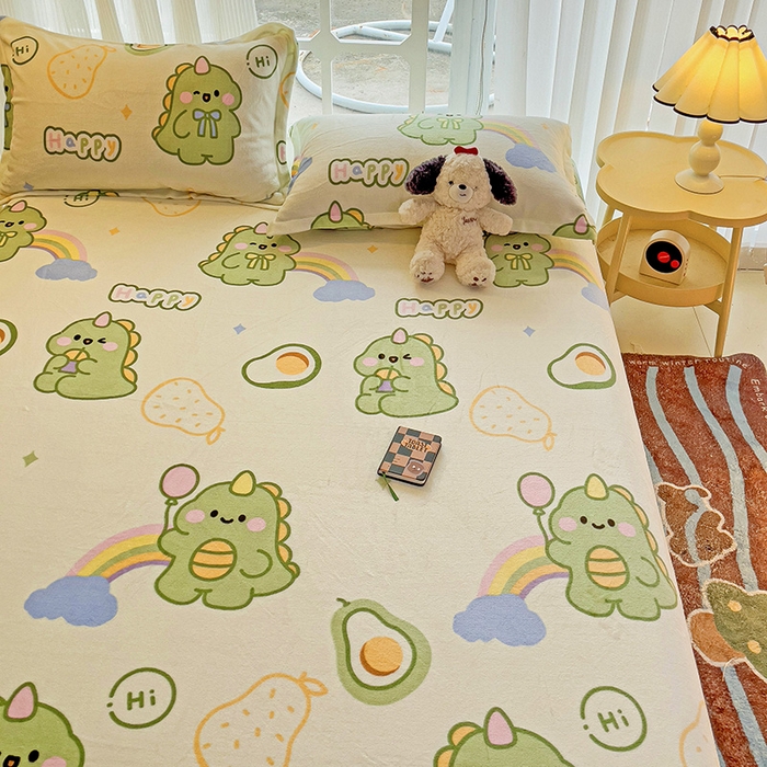 91家纺网 家纺一手货源 找家纺 名兮家居 2024新款时尚卡通风高克重牛奶绒床单-盖毯 彩虹奶龙