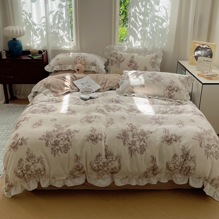 91家纺网 家纺一手货源 找家纺 美乐迪家纺 2024新款花边牛奶绒印花四件套 花花满园咖