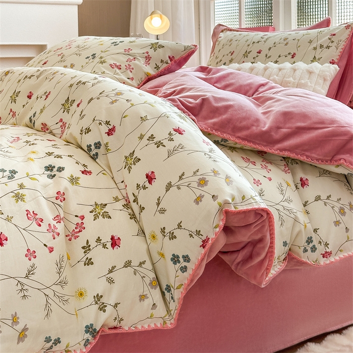 91家纺网 家纺一手货源 找家纺 2025新款三角针贝壳边棉加牛奶绒工艺款四件套 凝香