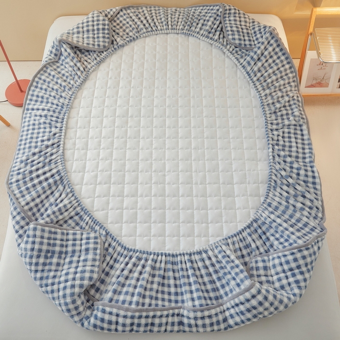 91家纺网 家纺一手货源 找家纺 2024秋冬北极绒加厚夹棉床笠三件套印花泰迪绒床垫保护套罩-无印风系列 蓝小格