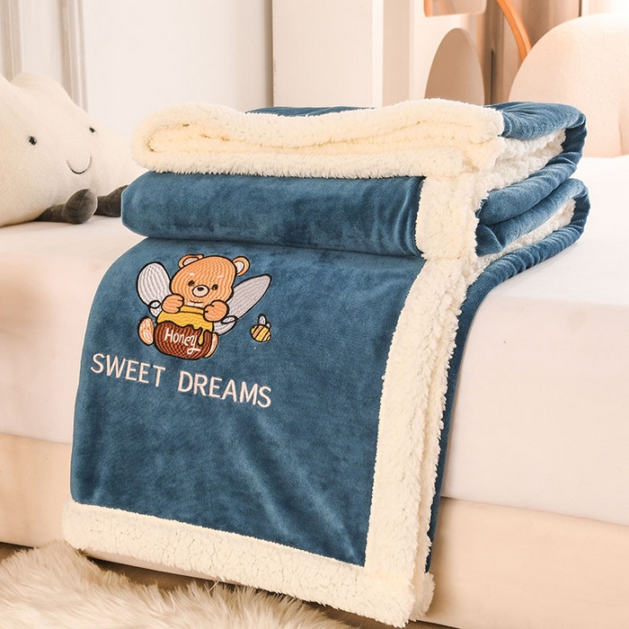 91家纺网 家纺一手货源 找家纺 2025新款毛毯AB版牛奶绒+羊羔绒毯子复合多功能午睡毯 美梦-午夜蓝
