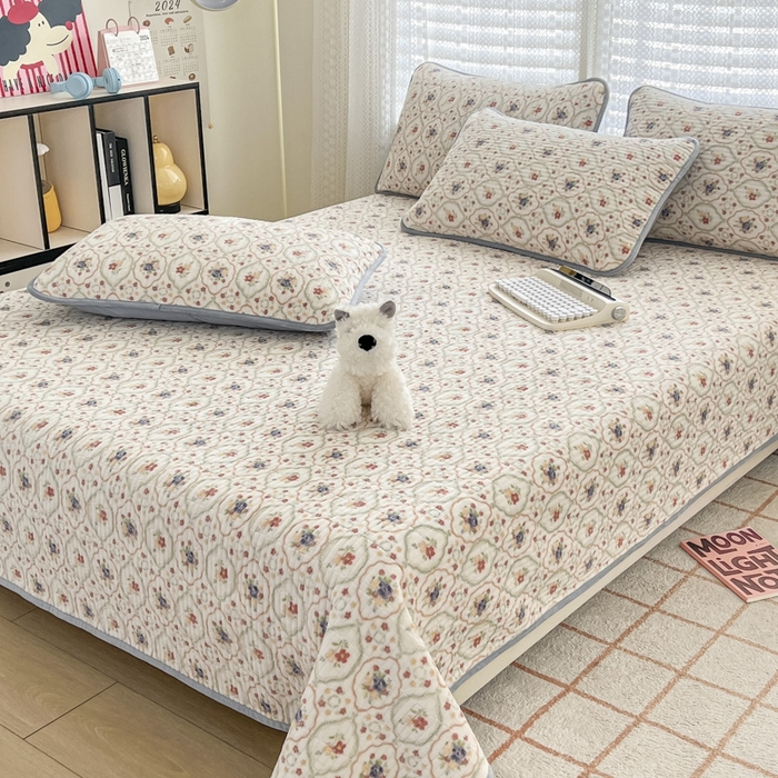 91家纺网 家纺一手货源 找家纺 茉夕家纺 2024新款奶芙纯棉印花牛奶绒水洗床盖 奶芙-春暖花开