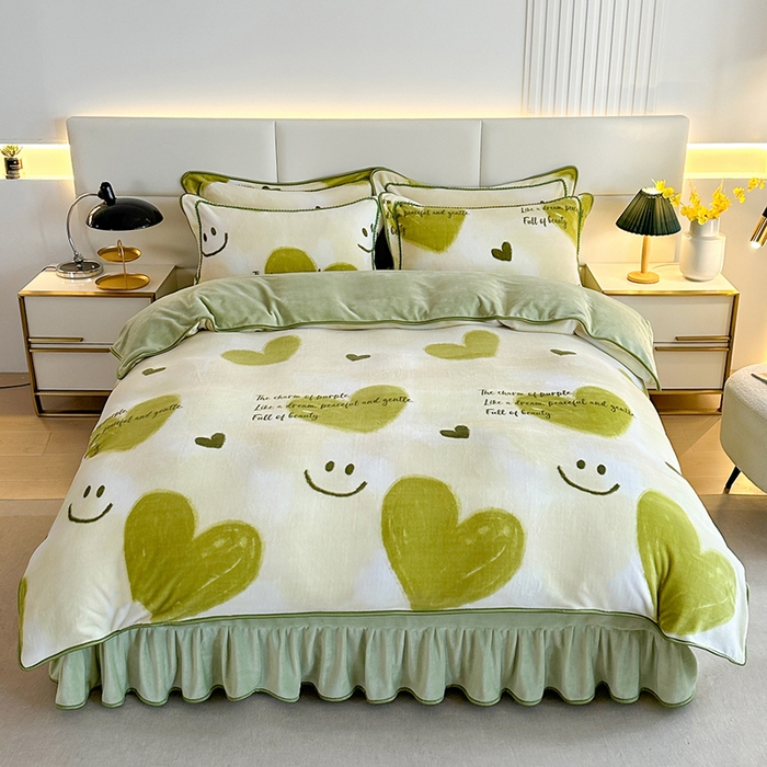 91家纺网 家纺一手货源 找家纺 富缦庭 2024新款8-9斤小包边床裙款牛奶绒印花四件套 怦然心动