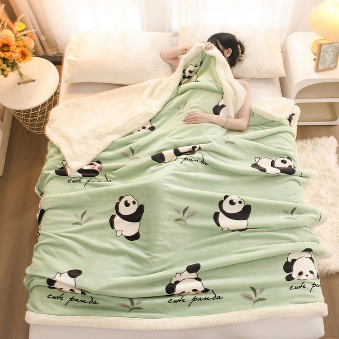 91家纺网 家纺一手货源 找家纺 2025新款毛毯AB版牛奶绒+羊羔绒毯子复合多功能午睡毯 熊猫-绿