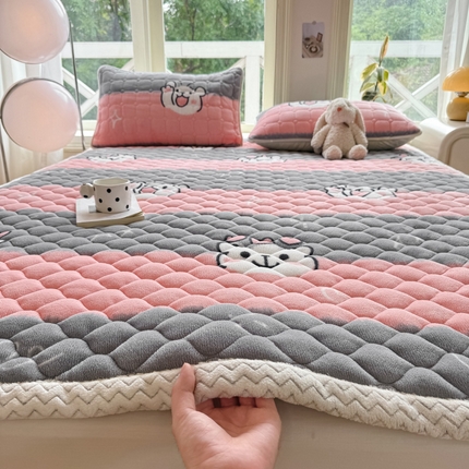 91家纺网 家纺一手货源 找家纺 眠势力 2025新款牛奶绒床垫保暖床褥子夹棉加厚秋冬季防滑床护垫 贝壳边-心动时刻