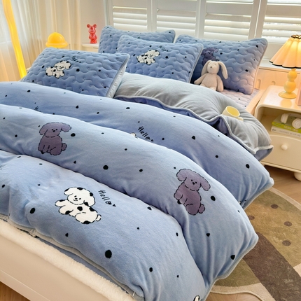 91家纺网 家纺一手货源 找家纺 2024秋冬新款牛奶绒加厚夹棉床褥垫+牛奶绒被套四件套汪星人