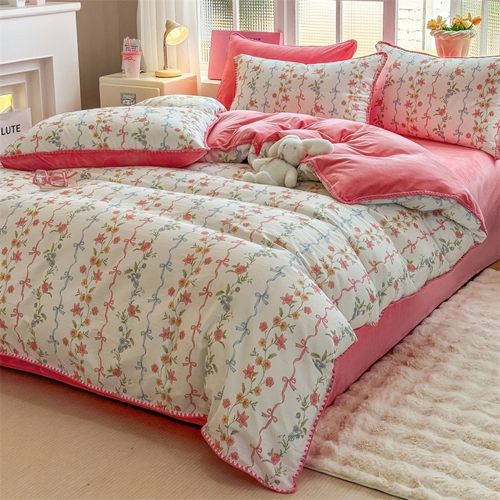 91家纺网 家纺一手货源 找家纺 2025新款三角针贝壳边棉加牛奶绒工艺款四件套 花蔓