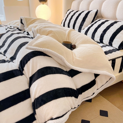 91家纺网 家纺一手货源 找家纺 （总）2024新款A类北极绒格子-条纹系列宽包边加厚被套（暖光图）