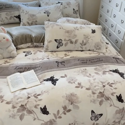 91家纺网 家纺一手货源 找家纺 慕澄家纺 2024新款小清新可爱印花牛奶绒加厚保暖四件套 夜舞精灵