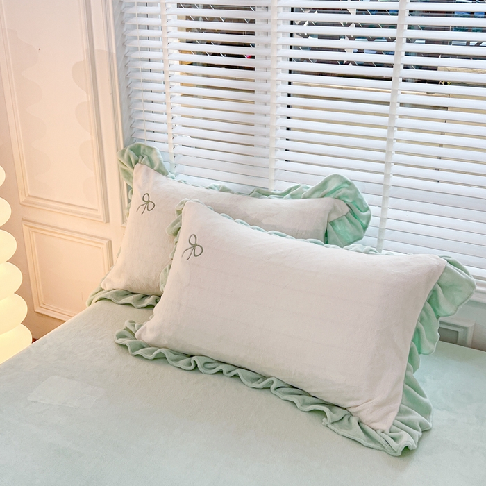 91家纺网 家纺一手货源 找家纺 金麦家纺 2024新款花边款牛奶绒四件套 蝴蝶结-蓝色