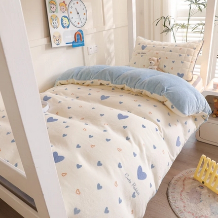 91家纺网 家纺一手货源 找家纺 （总）爱思凯家纺 2025新款A类牛奶绒学生床褥三件套-初心系列