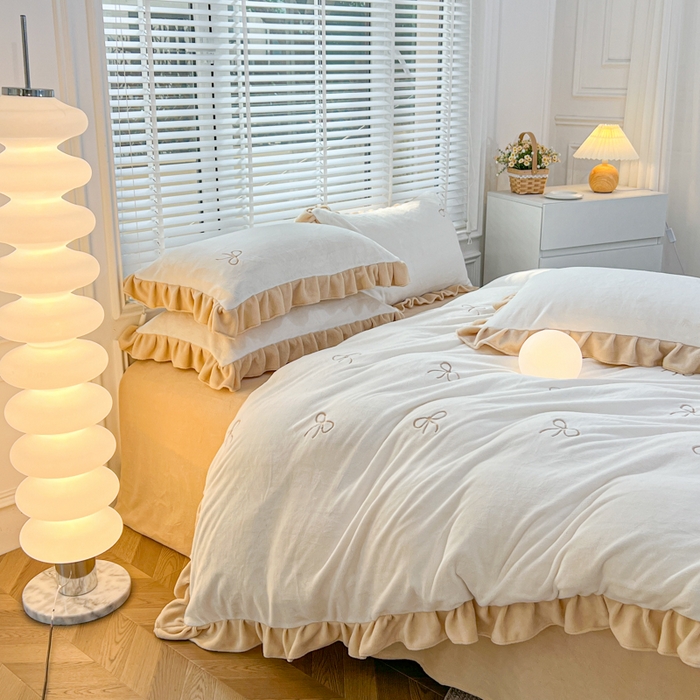 91家纺网 家纺一手货源 找家纺 金麦家纺 2024新款花边款牛奶绒四件套 蝴蝶结-香槟金