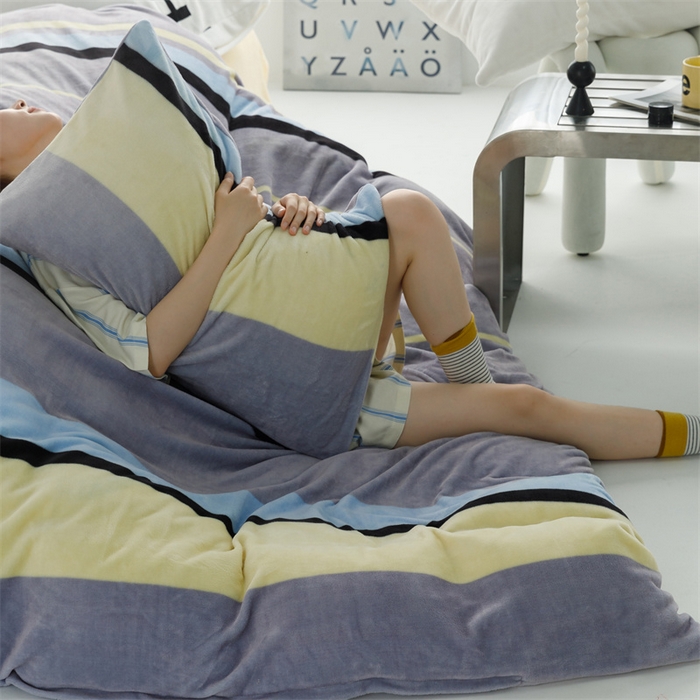 91家纺网 家纺一手货源 找家纺 2025新款小清新双面牛奶绒四件套 简约条纹