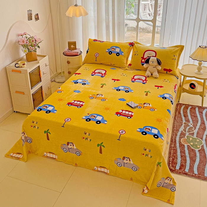 91家纺网 家纺一手货源 找家纺 名兮家居 2024新款时尚卡通风高克重牛奶绒床单-盖毯 汽车派对