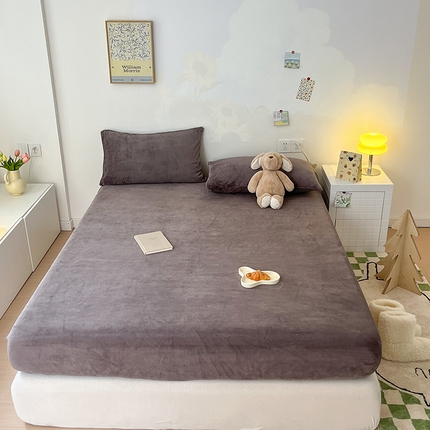 91家纺网 家纺一手货源 找家纺 2024新款秋冬新品牛奶绒印花单床笠 摩登灰