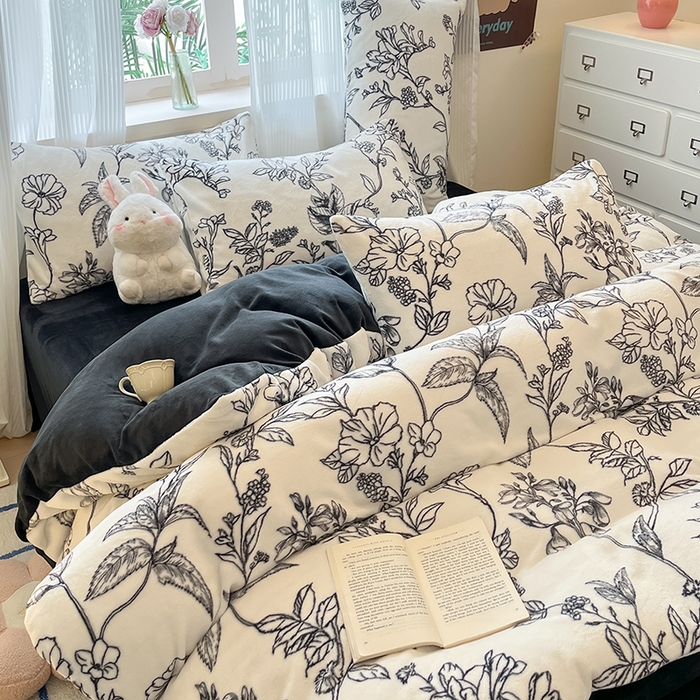 91家纺网 家纺一手货源 找家纺 慕澄家纺 2024新款小清新可爱印花牛奶绒加厚保暖四件套 黑白配