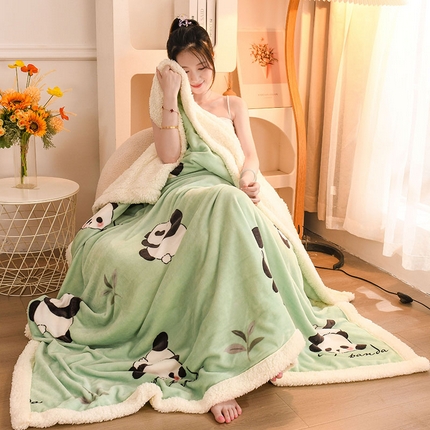 91家纺网 家纺一手货源 找家纺 2025新款毛毯AB版牛奶绒+羊羔绒毯子复合多功能午睡毯 熊猫-绿